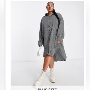 Oversized b/w pattered shirt dress